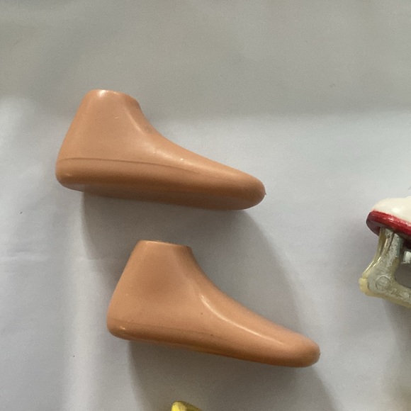 Bundle Bratz Shoes/Feet - Picture 2 of 9